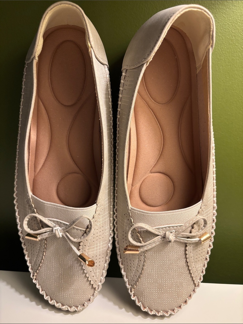 NEW Women’s Casual Bow-Accent Loafers in Beige